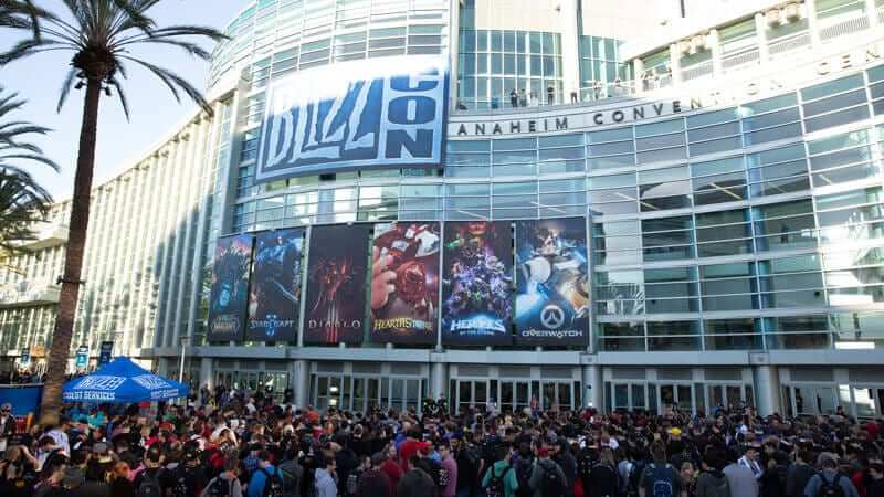 blizzcon-2018-outside-crowd