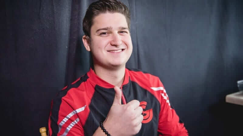 febiven-cluch-gaming-signed-with-misfits