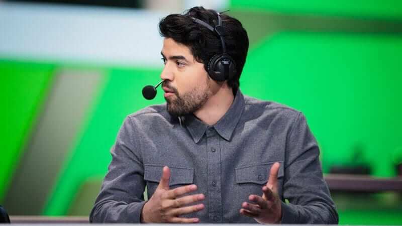 overwatch-league-analyst-alberto-crumbz-rengifo
