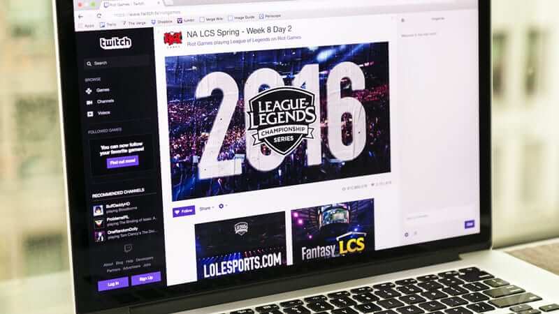 twitch-laptop-straming-esports-tournament