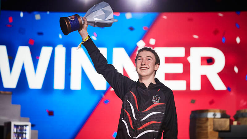 award-ceremony-clash-royale-games-thunderstruck-wins-red-bull-meo-2019-world-finals-germany