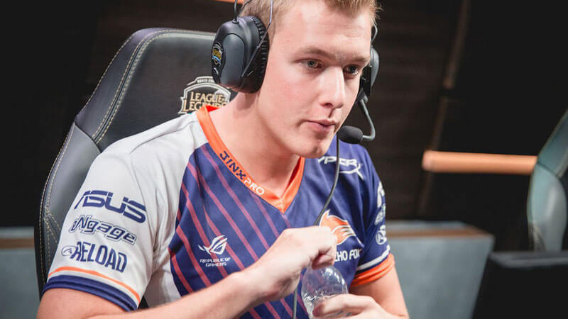 akaadian-previous-echo-fox-player