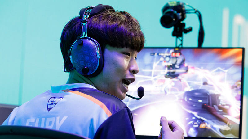fury-london-spitfire-at-owl-stage-2