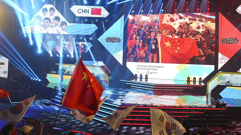 Chinese team playing LoL
