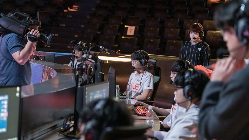Coronavirus interferes with esports tournaments