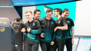 Does rebuilding LoL rosters always make them stronger?