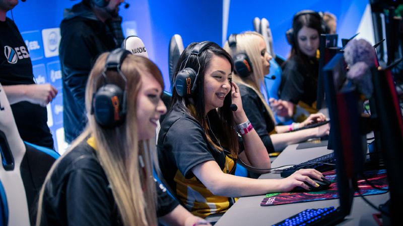 Female esports competitors