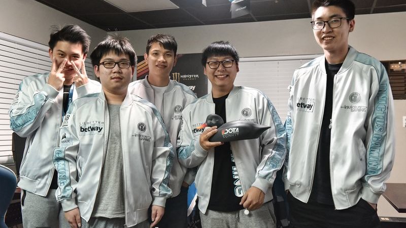 Invictus Gaming DS11