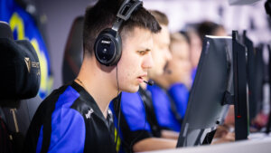 Favorites prevail in EWC 2024 CS2 day one