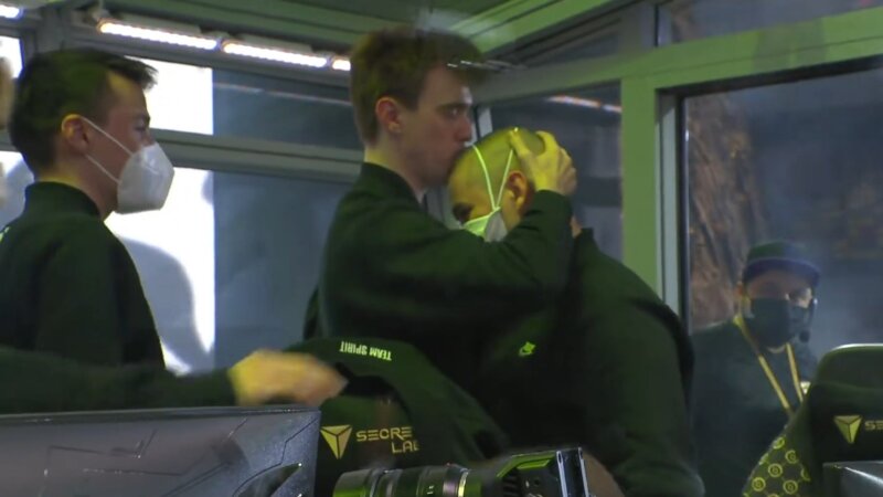Miposhka kisses Yatoro's head after winning