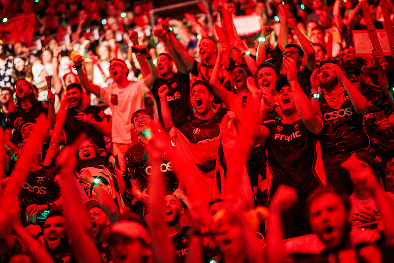 Fnatic fans LEC Arena