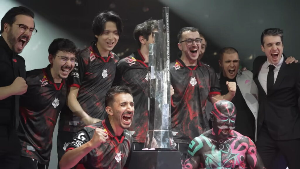 G2 Esports celebrates with the trophy after winning the LEC 2025 Summer Split