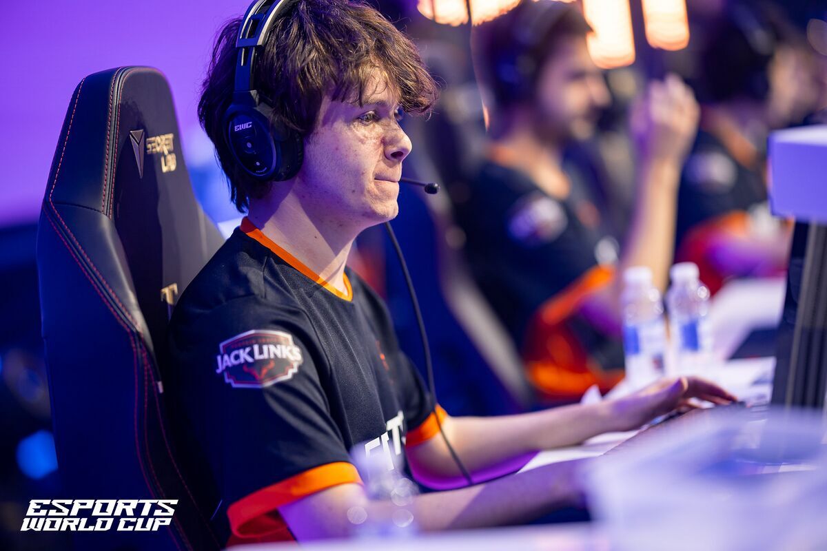 Ajerss Aidan Bernero competing in Fortnite at Esports World Cup
