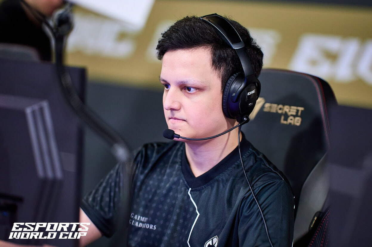 Vanyak Vanya Sakach playing Fortnite at Esports World Cup