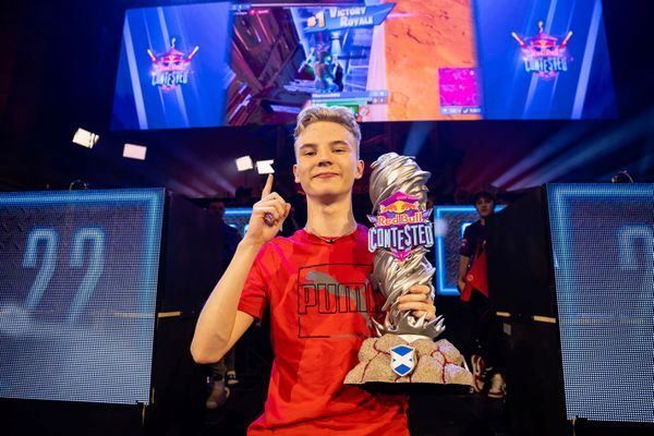 Vic0 holding Red Bull Contested Fortnite trophy on stage