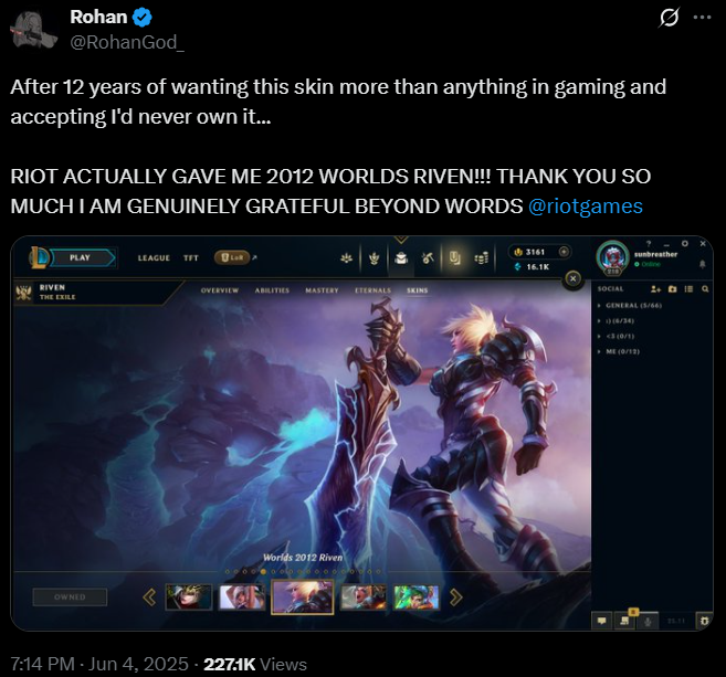 Tweet av Rohan som visar att han fått det sällsynta skins Worlds 2012 Riven i League of Legends efter 12 års väntan