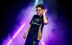 Team Heretics wo0t with hand cupped to ear