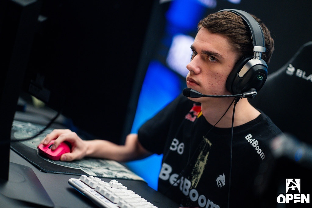 B8 esports player focused during a Counter-Strike 2 match at StarLadder StarSeries 2025.