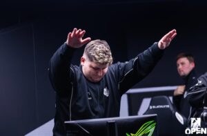 G2's star player HeavyGod celebrating with the crowd