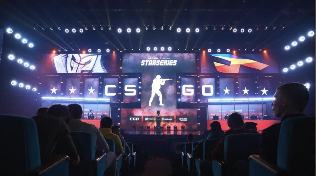 Audience watching a live StarLadder StarSeries CS:GO tournament on stage.