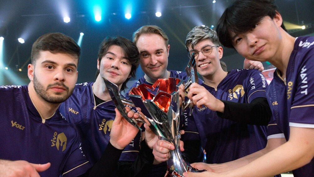 Team photo of Vivo Keyd Stars players holding a championship trophy on stage.