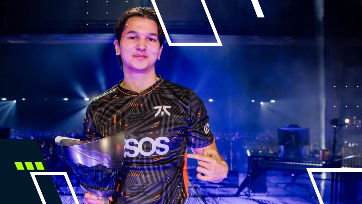 Leo Jannesson from FNATIC holding a trophy on stage