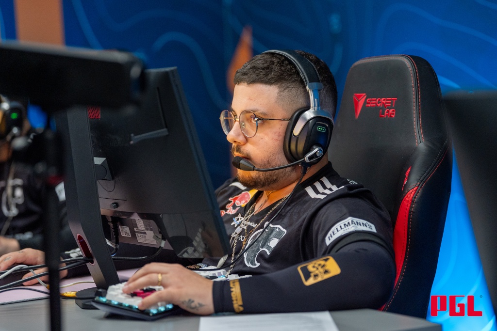 KSCERATO playing at PGL Bucharest 2025