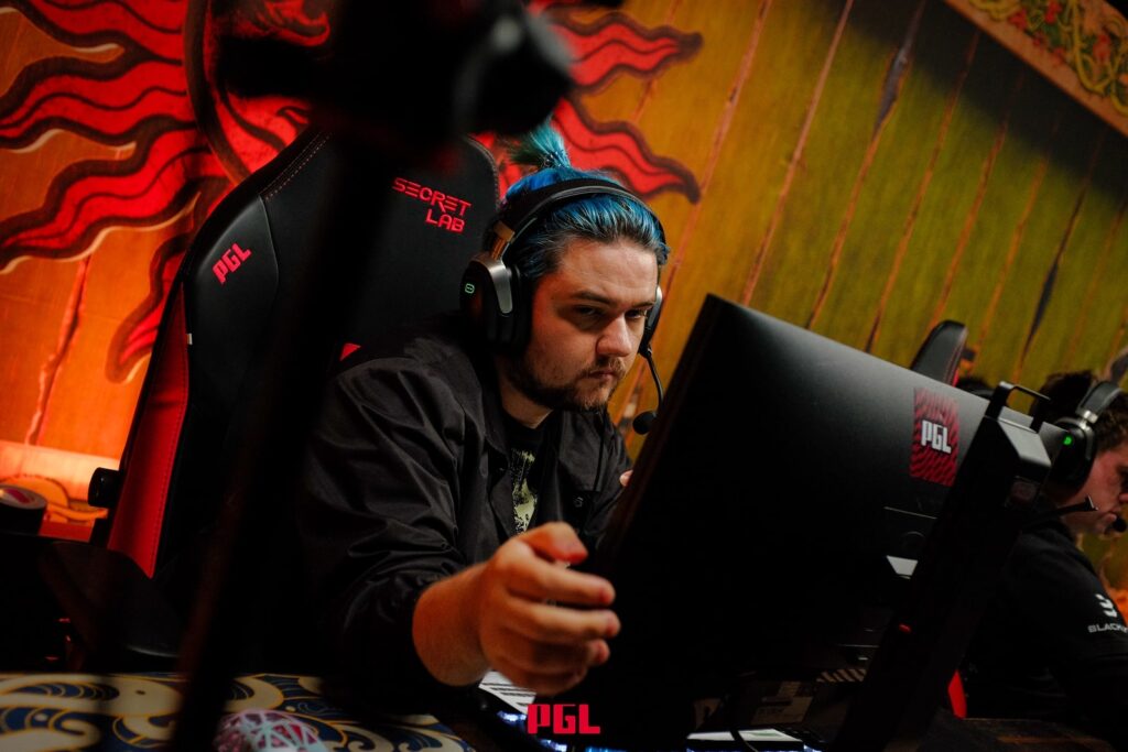 Illya “Yatoro” Mulyarchuk focused during a Dota 2 match