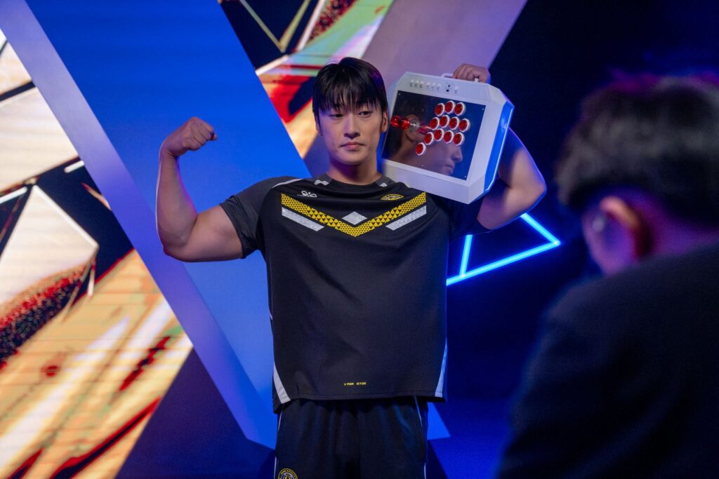 Jeondding flexing at Esports World Cup
