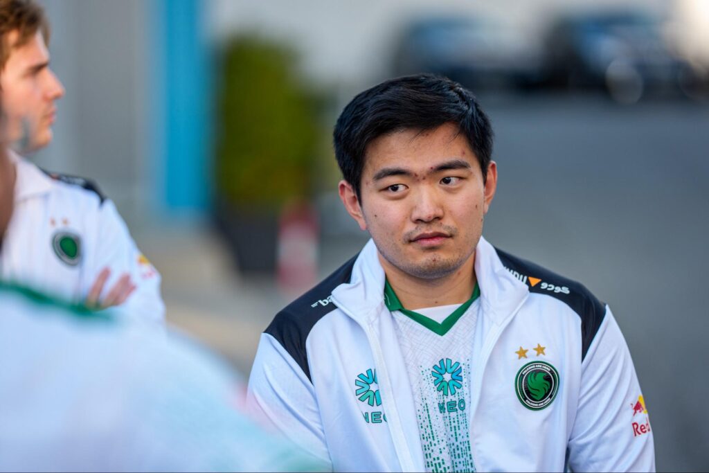 ingjun “Sneyking” Wu wearing his Team Falcons jacket during a Dota 2 event