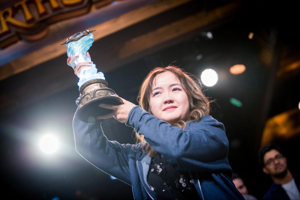 Li Liooon Xiaomeng holding trophy after winning Hearthstone Global Finals tournament