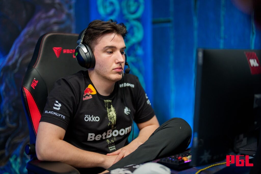 Magomed “Collapse” Khalilov competing in a Dota 2 PGL event