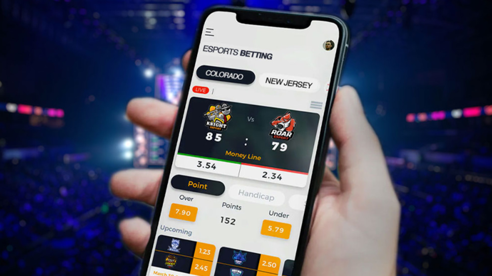 Person using a smartphone app to place live esports bets during an ongoing match