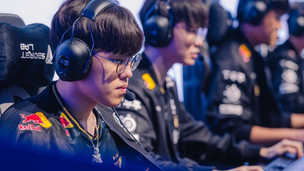 Oner playing for T1 League of Legends