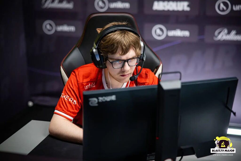 Cypher playing at BLAST Major