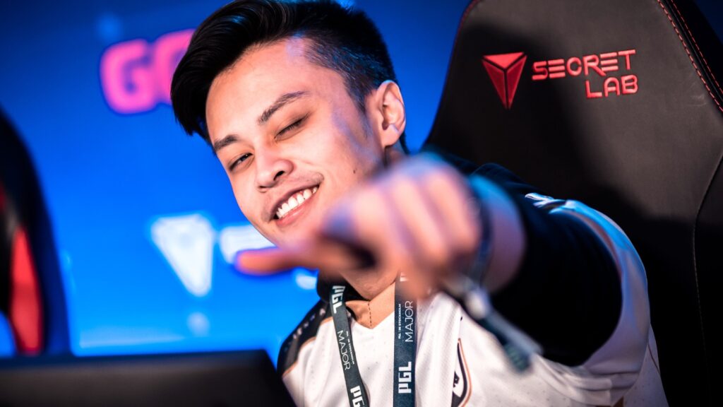 Stewie2k smiling and pointing at camera at Counter-Strike event