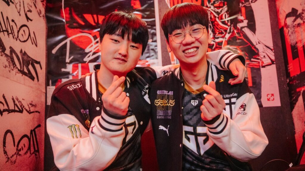 peyz and doran pose for photo while playing for Gen G