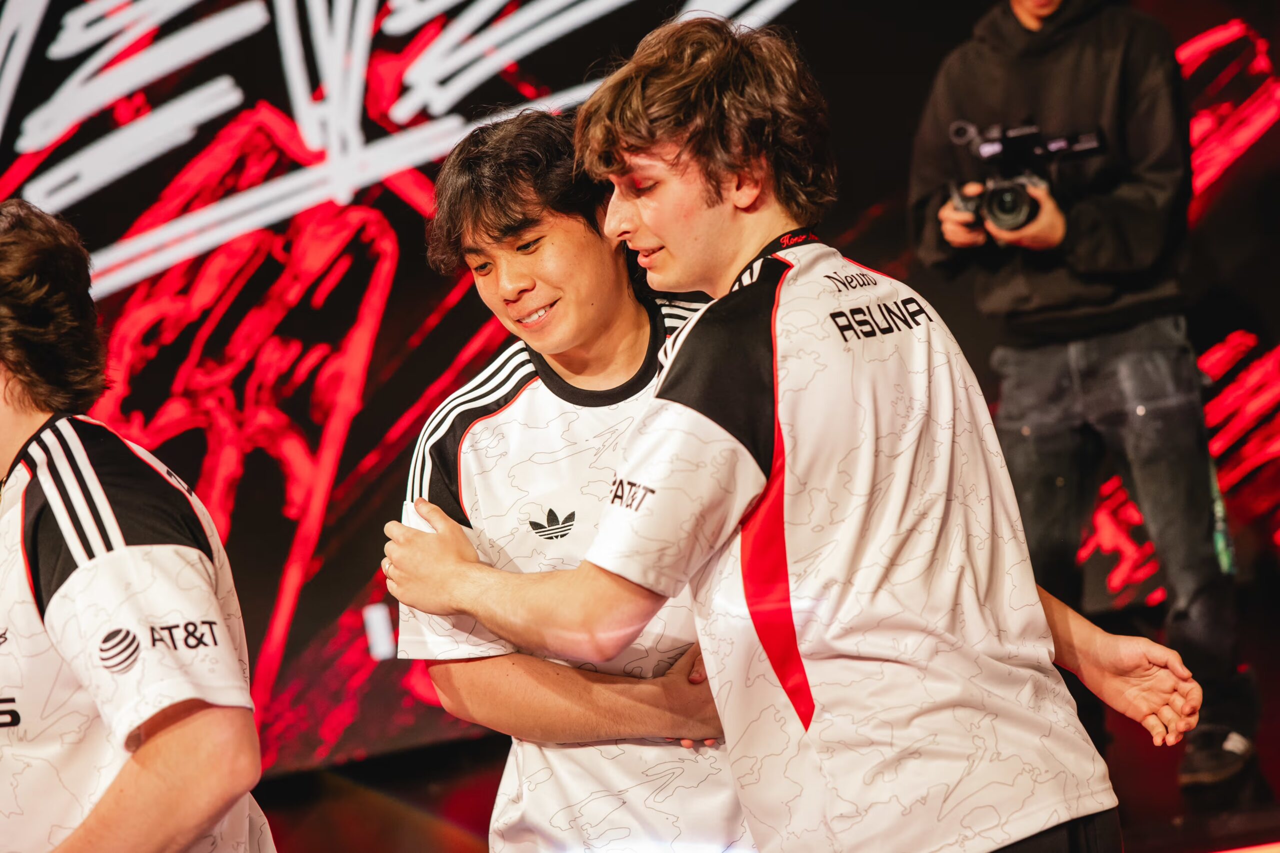 Asuna and Cryo hugging at Valorant tournament