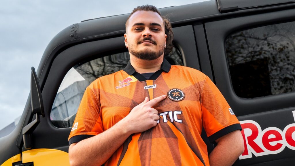 Veqaj posing at Fnatic roster reveal
