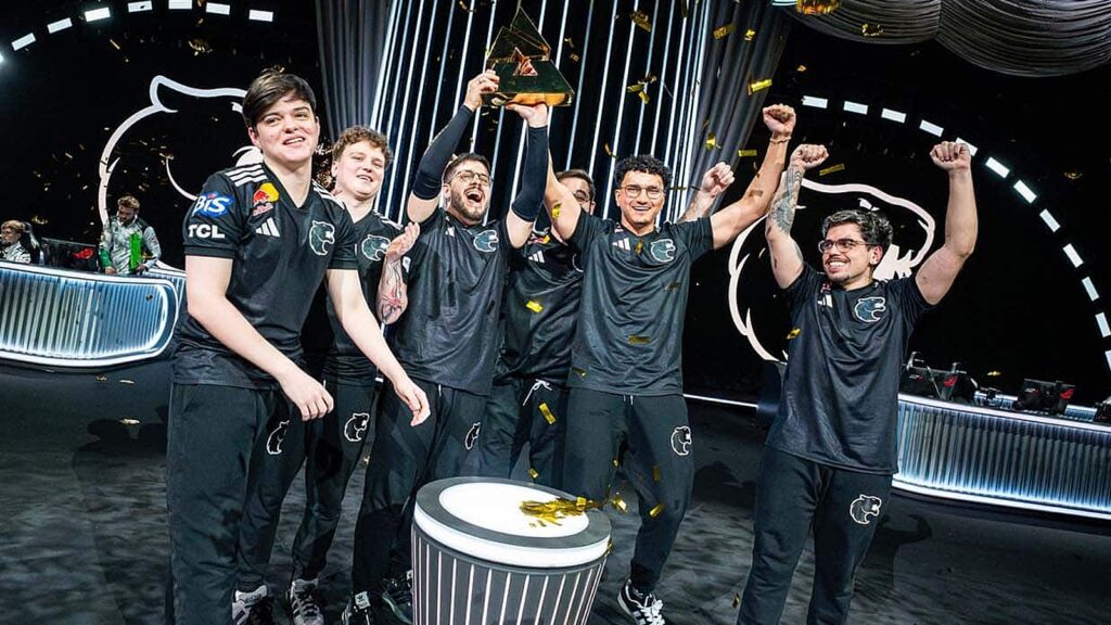 FURIA lifting BLAST Rivals Fall Hong Kong trophy