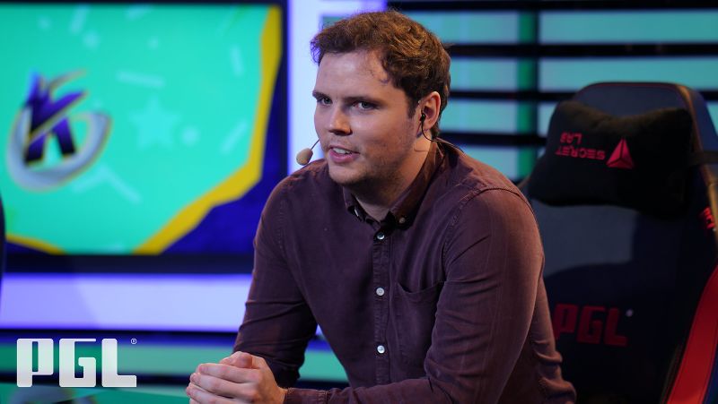 Sébastien Ceb Debs discussing strategy during a Dota 2 broadcast segment