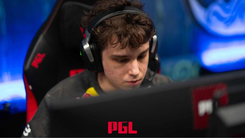 Denis “Larl” Sigitov playing mid lane for Team Spirit during a Dota 2 tournament