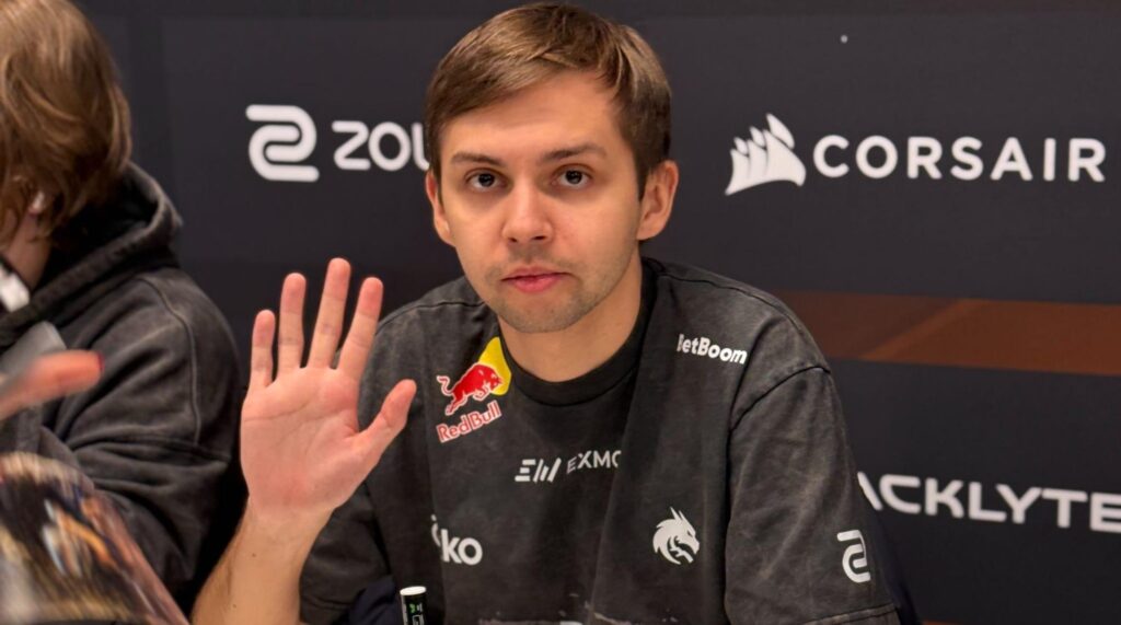 Dmitriy “sh1ro” Sokolov waving during a Counter-Strike 2 media appearance with Team Spirit