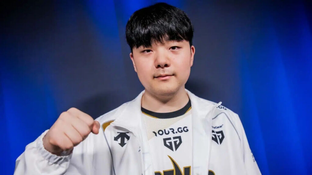 Kanavi poses confidently in a Top Esports jersey during the 2025 League of Legends season