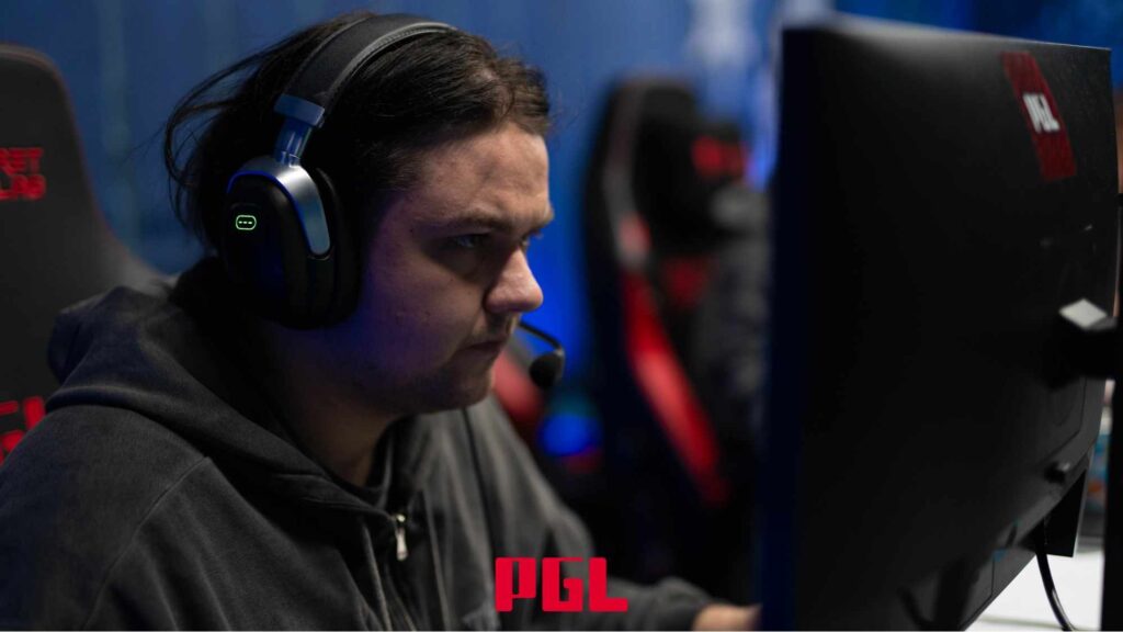 Illya "Yatoro" Mulyarchuk preparing for a match with Team Spirit at a Dota 2 tournament