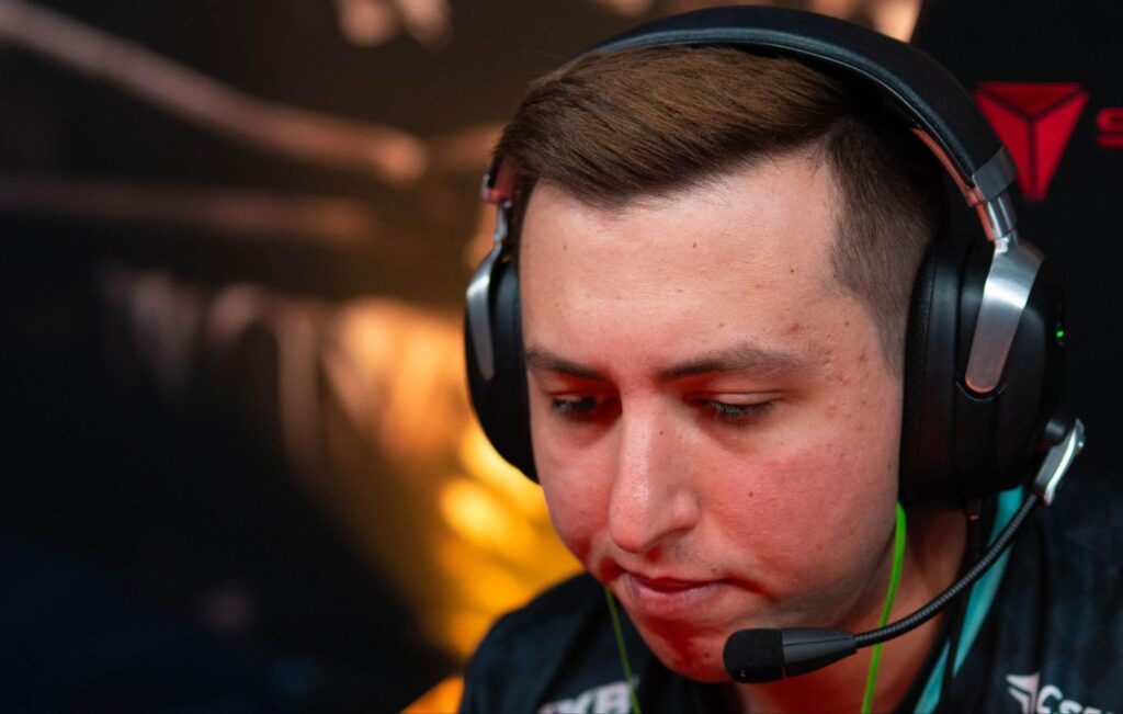 XANTARES concentrating during a Counter-Strike 2 tournament game