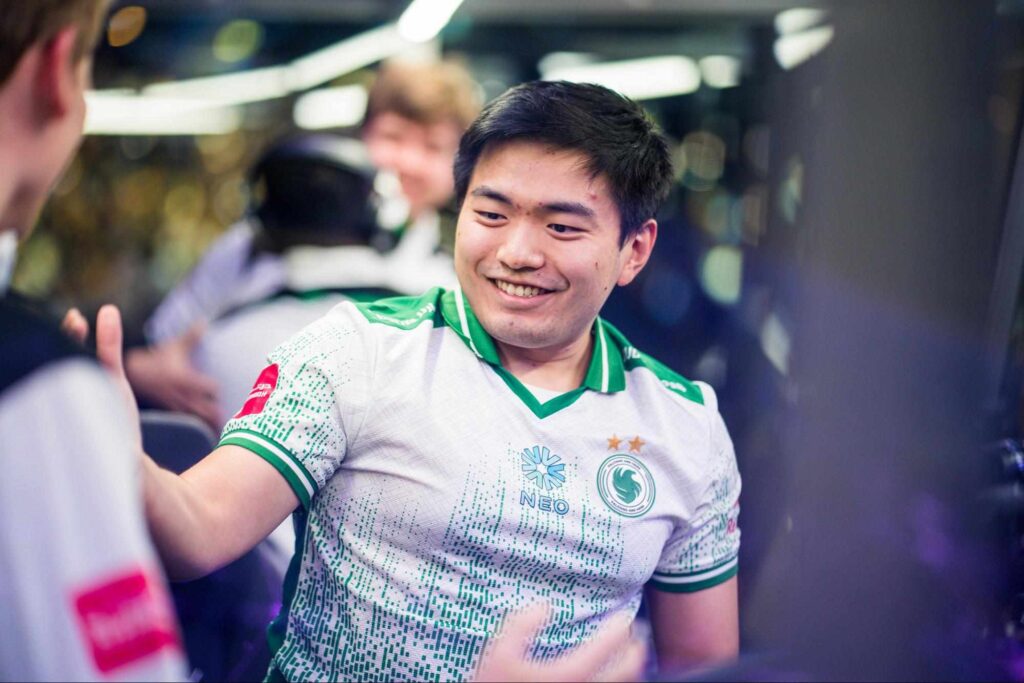 Jingjun “Sneyking” Wu from Team Falcons during a Dota 2 match at a major esports event in 2025