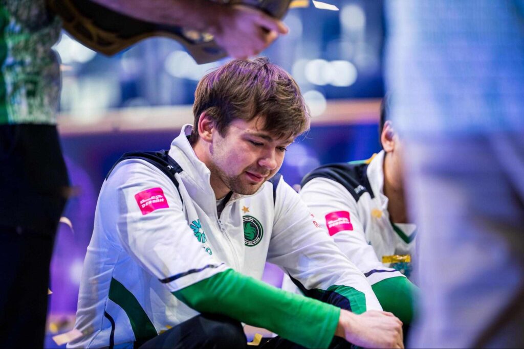 Stanislav “Malr1ne” Potorak playing mid lane for Team Falcons at a Dota 2 LAN tournament in 2025