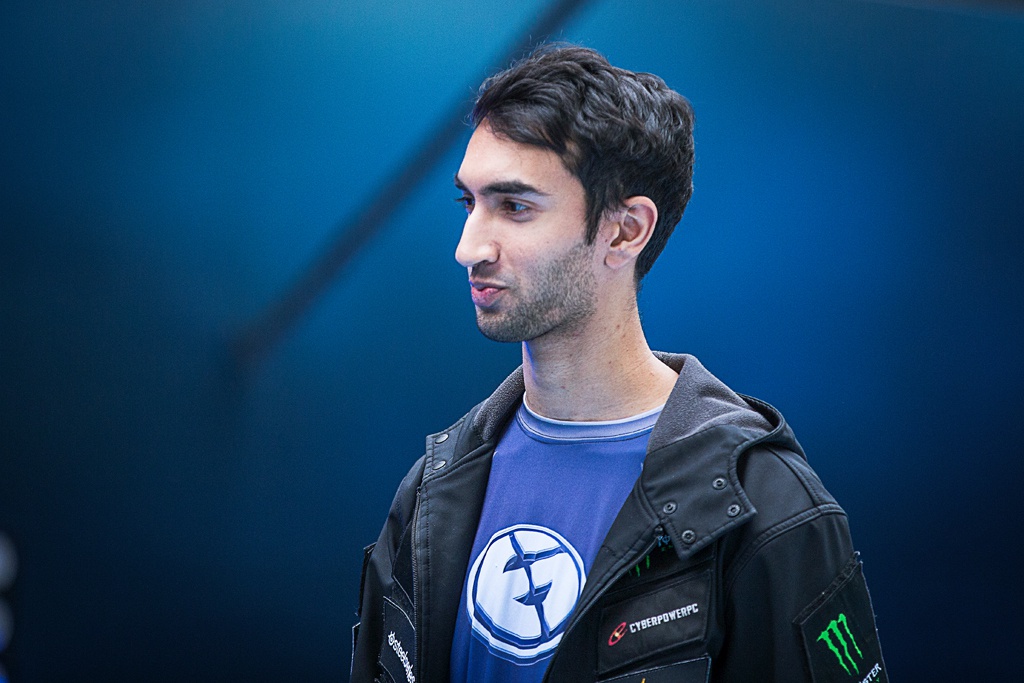 Saahil UNiVeRsE Arora during a Dota 2 esports event