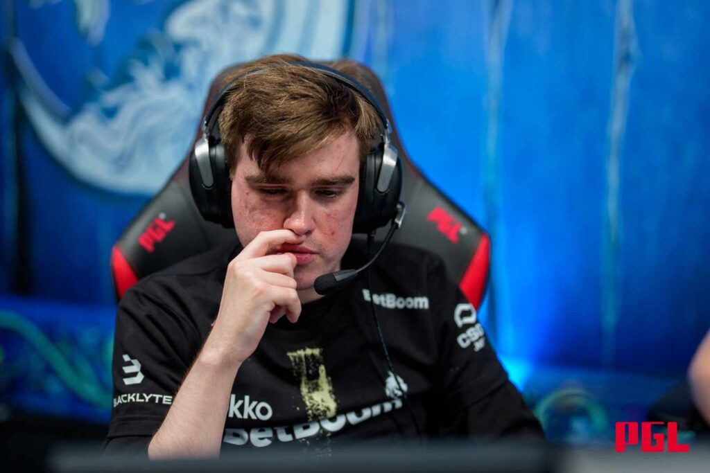 Yaroslav “Miposhka” Naidenov, former Team Spirit captain, playing support in professional Dota 2 competition